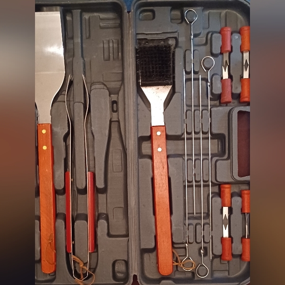 BBQ-PRO 16 piece BBQ tool set, with travel /storage case. (BRAND NEW) - Picture 5 of 8